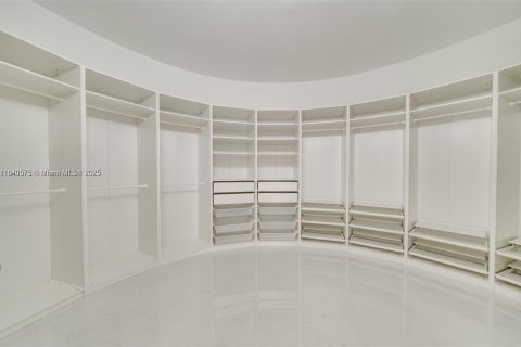 Снять в аренду виллу или дом в Саутвест-Ранчес, Флорида 6 спален, 569.31м2, № 1981959 - фото 14