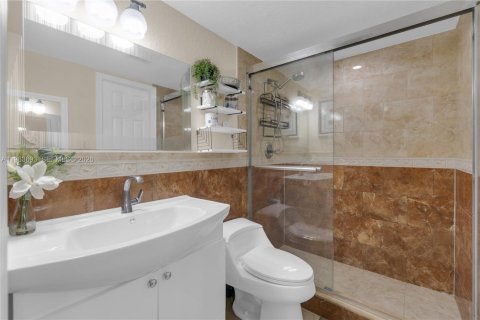 Condo in Miami Gardens, Florida, 1 bedroom  № 2026175 - photo 16