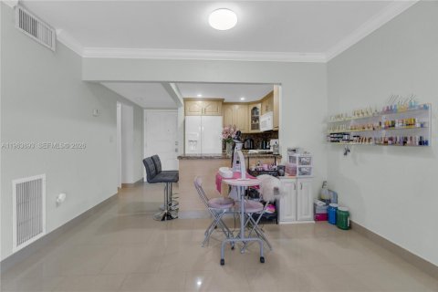 Condo in Miami Gardens, Florida, 1 bedroom  № 2026175 - photo 9