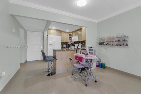 Condo in Miami Gardens, Florida, 1 bedroom  № 2026175 - photo 12
