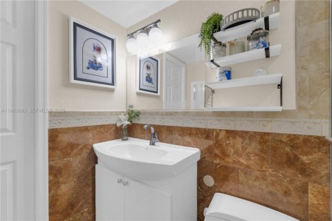 Condo in Miami Gardens, Florida, 1 bedroom  № 2026175 - photo 19