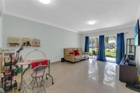 Condo in Miami Gardens, Florida, 1 bedroom  № 2026175 - photo 21