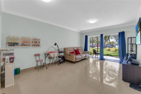 Condo in Miami Gardens, Florida, 1 bedroom  № 2026175 - photo 24
