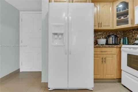 Condo in Miami Gardens, Florida, 1 bedroom  № 2026175 - photo 7