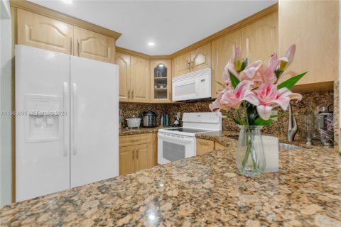 Condo in Miami Gardens, Florida, 1 bedroom  № 2026175