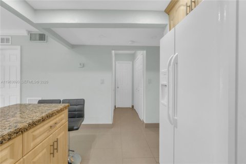 Condo in Miami Gardens, Florida, 1 bedroom  № 2026175 - photo 5