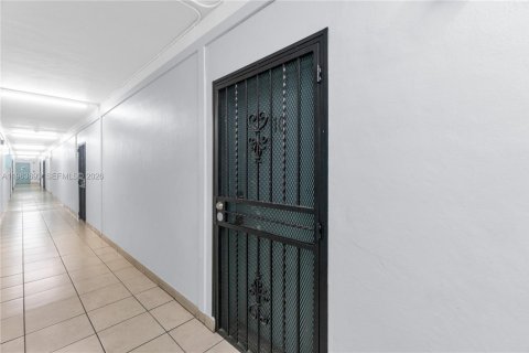 Condo in Miami Gardens, Florida, 1 bedroom  № 2026175 - photo 27