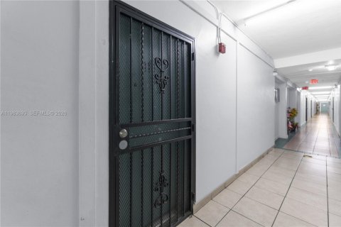 Condo in Miami Gardens, Florida, 1 bedroom  № 2026175 - photo 28