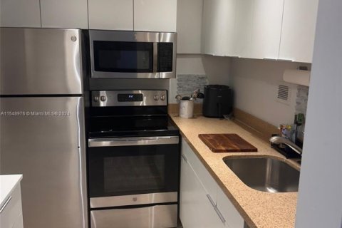 Condominio en venta en Miami Beach, Florida, 1 dormitorio, 79.15 m2 № 1860687 - foto 4