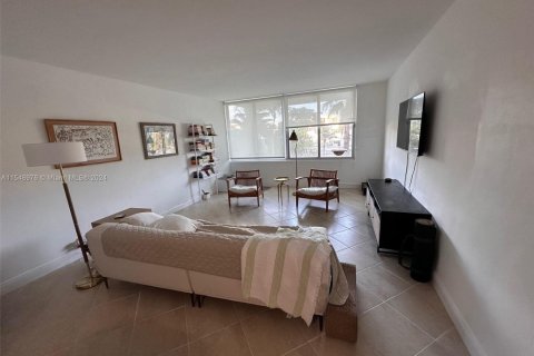 Condominio en venta en Miami Beach, Florida, 1 dormitorio, 79.15 m2 № 1860687 - foto 2
