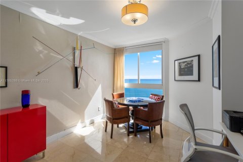 Condo in Miami Beach, Florida, 3 bedrooms  № 1715882 - photo 16