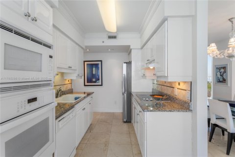 Condo in Miami Beach, Florida, 3 bedrooms  № 1715882 - photo 21