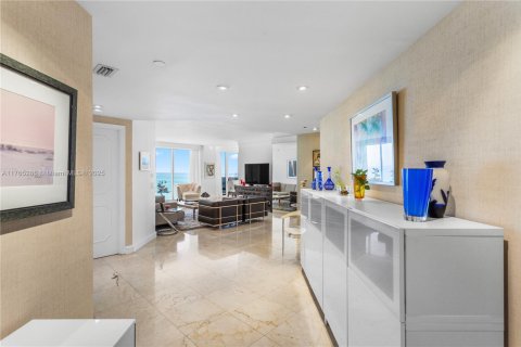 Condo in Miami Beach, Florida, 3 bedrooms  № 1715882 - photo 4