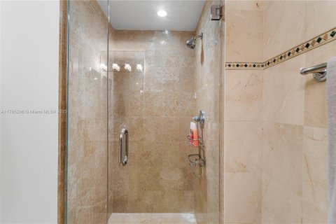 Condo in Miami Beach, Florida, 3 bedrooms  № 1715882 - photo 30