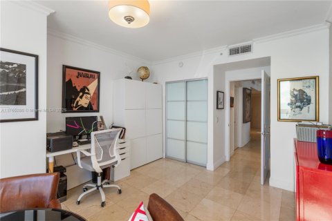 Condo in Miami Beach, Florida, 3 bedrooms  № 1715882 - photo 17