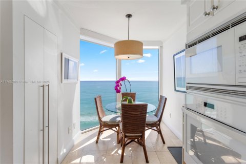 Condo in Miami Beach, Florida, 3 bedrooms  № 1715882 - photo 20