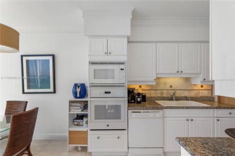 Condo in Miami Beach, Florida, 3 bedrooms  № 1715882 - photo 22