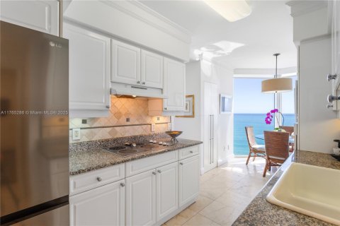Condo in Miami Beach, Florida, 3 bedrooms  № 1715882 - photo 18