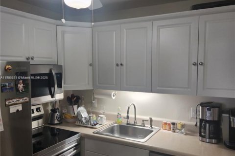 Condominio en venta en Deerfield Beach, Florida, 1 dormitorio, 65.03 m2 № 2012920 - foto 10