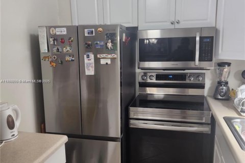 Condominio en venta en Deerfield Beach, Florida, 1 dormitorio, 65.03 m2 № 2012920 - foto 9