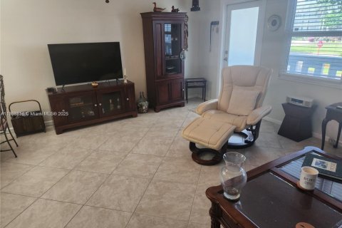 Condominio en venta en Deerfield Beach, Florida, 1 dormitorio, 65.03 m2 № 2012920 - foto 2