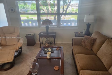 Condominio en venta en Deerfield Beach, Florida, 1 dormitorio, 65.03 m2 № 2012920 - foto 3