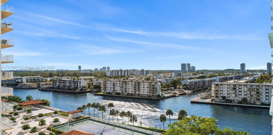 Кондоминиум с 2 спальнями в Санни-Айлс-Бич, Флорида № 1974704