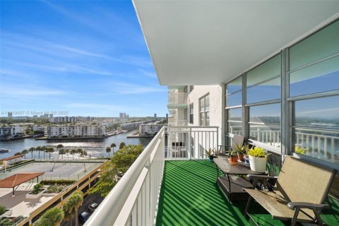 Купить кондоминиум в Санни-Айлс-Бич, Флорида 2 спальни, 114.55м2, № 1974704 - фото 14