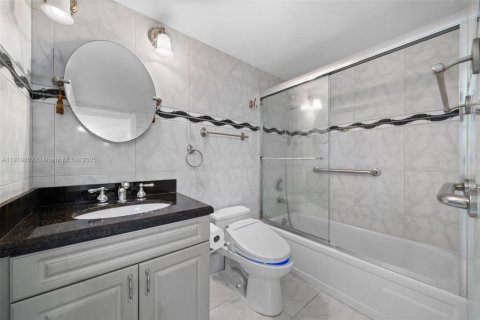 Купить кондоминиум в Санни-Айлс-Бич, Флорида 2 спальни, 114.55м2, № 1974704 - фото 13