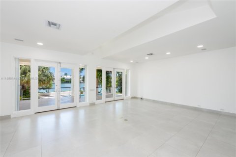 Casa en alquiler en Key Biscayne, Florida, 4 dormitorios, 297.47 m2 № 1944851 - foto 6