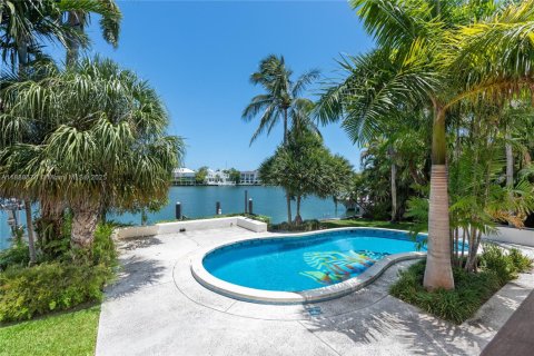Casa en alquiler en Key Biscayne, Florida, 4 dormitorios, 297.47 m2 № 1944851 - foto 4