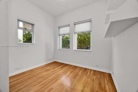 Casa en alquiler en Key Biscayne, Florida, 4 dormitorios, 297.47 m2 № 1944851 - foto 24