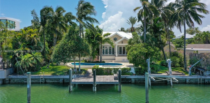 Casa en Key Biscayne, Florida 4 dormitorios, 297.47 m2 № 1944851