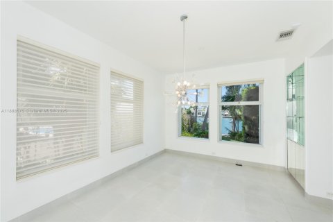 Casa en alquiler en Key Biscayne, Florida, 4 dormitorios, 297.47 m2 № 1944851 - foto 8