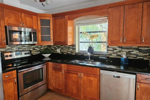 Copropriété à louer à Dania Beach, Floride: 2 chambres, 102.19 m2 № 1998189 - photo 7