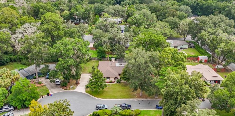 House in Gainesville, Florida 4 bedrooms, 201.23 sq.m. № 2278056