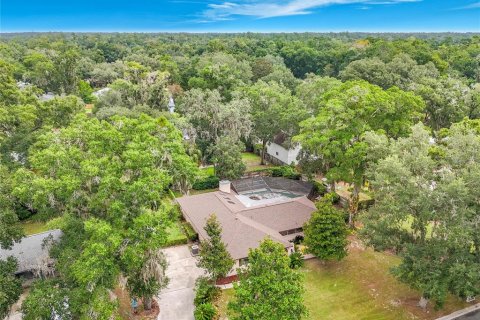 House in Gainesville, Florida 4 bedrooms, 201.23 sq.m. № 2278056 - photo 2