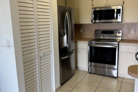 Condominio en alquiler en Doral, Florida, 2 dormitorios, 84.54 m2 № 1887653 - foto 12
