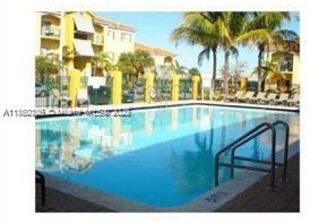 Condominio en alquiler en Doral, Florida, 2 dormitorios, 84.54 m2 № 1887653 - foto 9