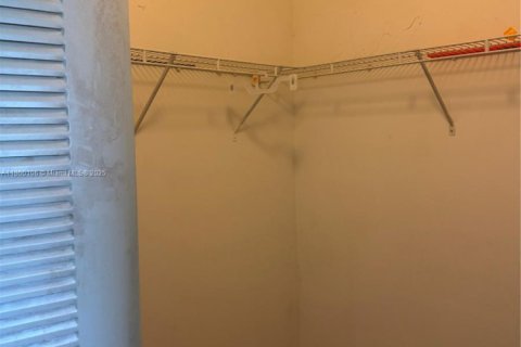 Condominio en alquiler en Doral, Florida, 2 dormitorios, 84.54 m2 № 1887653 - foto 20