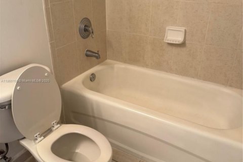 Condo in Doral, Florida, 2 bedrooms  № 1887653 - photo 22