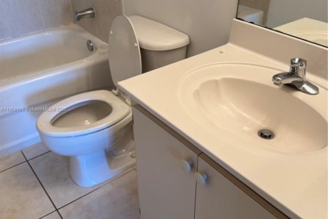 Condominio en alquiler en Doral, Florida, 2 dormitorios, 84.54 m2 № 1887653 - foto 15