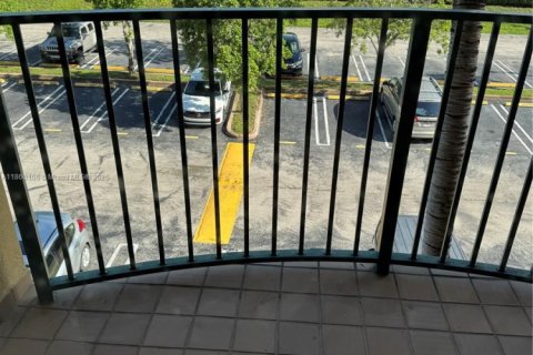 Condominio en alquiler en Doral, Florida, 2 dormitorios, 84.54 m2 № 1887653 - foto 23