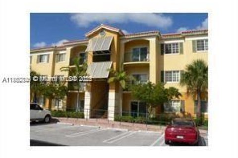Condominio en alquiler en Doral, Florida, 2 dormitorios, 84.54 m2 № 1887653 - foto 2