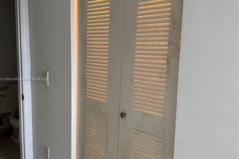 Condominio en alquiler en Doral, Florida, 2 dormitorios, 84.54 m2 № 1887653 - foto 19
