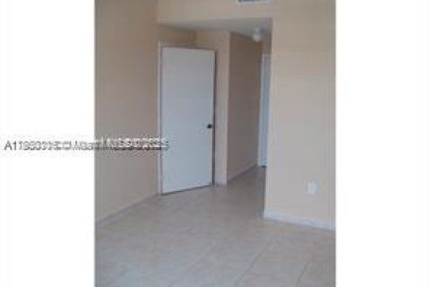 Condominio en alquiler en Doral, Florida, 2 dormitorios, 84.54 m2 № 1887653 - foto 5