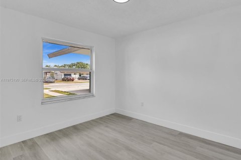 House in Homestead, Florida 3 bedrooms, 120.59 sq.m. № 2036184 - photo 13