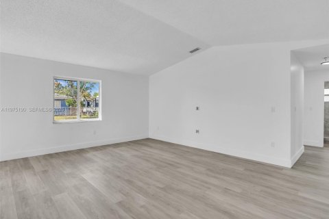 House in Homestead, Florida 3 bedrooms, 120.59 sq.m. № 2036184 - photo 9