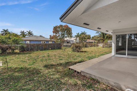 House in Homestead, Florida 3 bedrooms, 120.59 sq.m. № 2036184 - photo 24