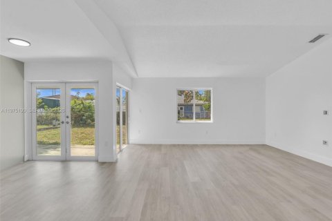 House in Homestead, Florida 3 bedrooms, 120.59 sq.m. № 2036184 - photo 4